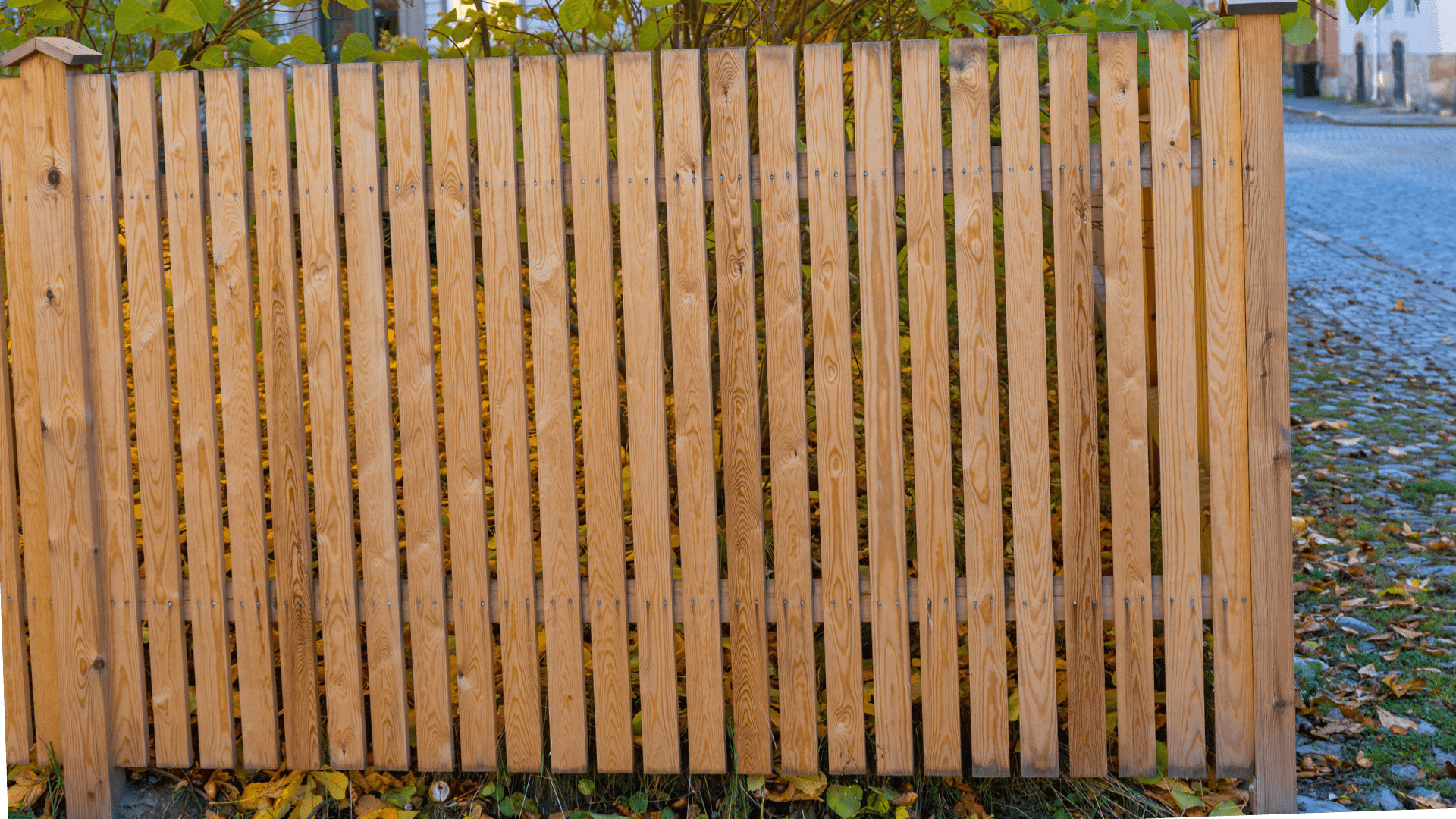 valla_de_madera_rest Una valla de altura media. Restauración en Manresa JF Bellido Tapias
